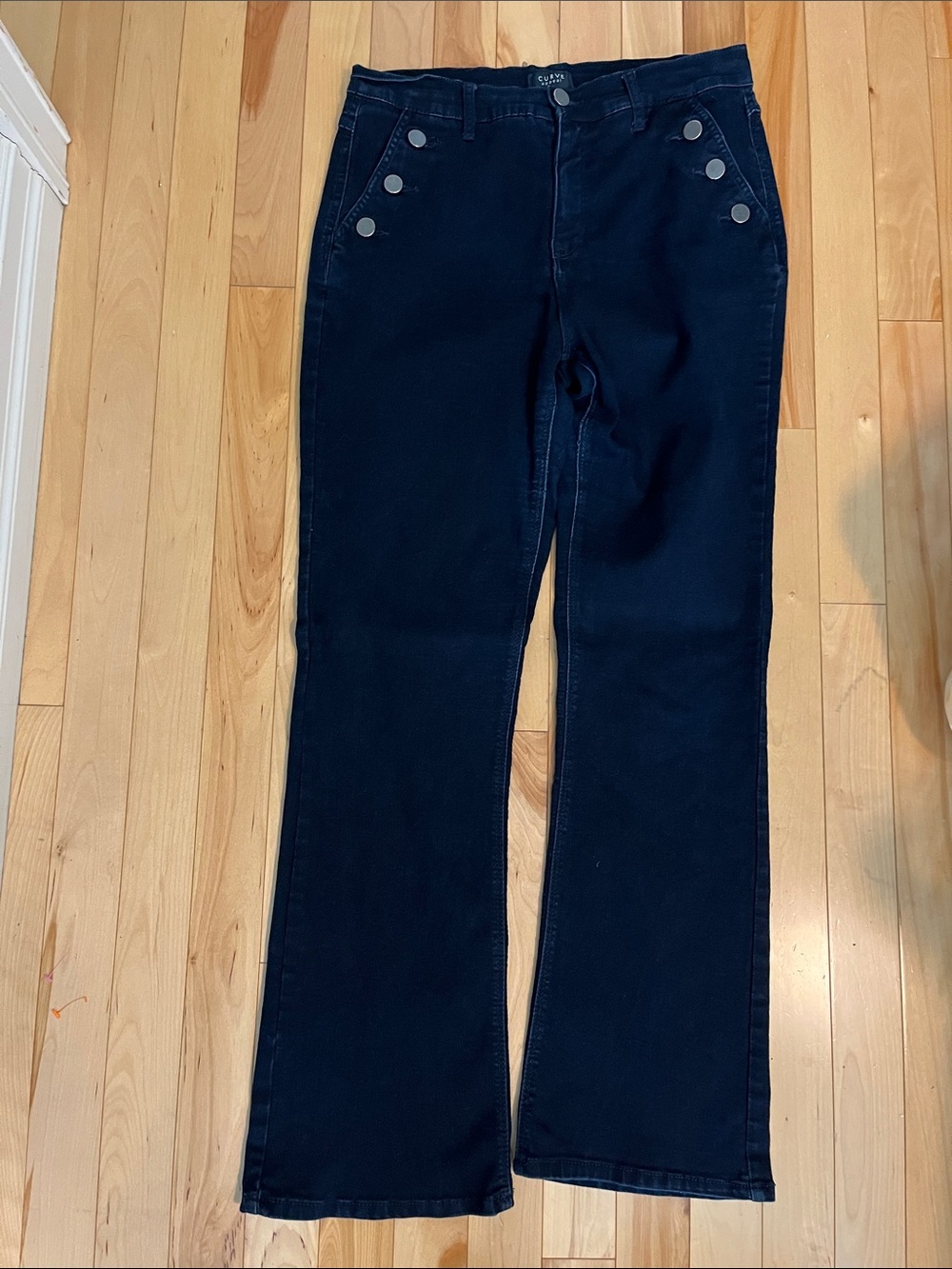 CURVE APPEAL dark wash.       12/31